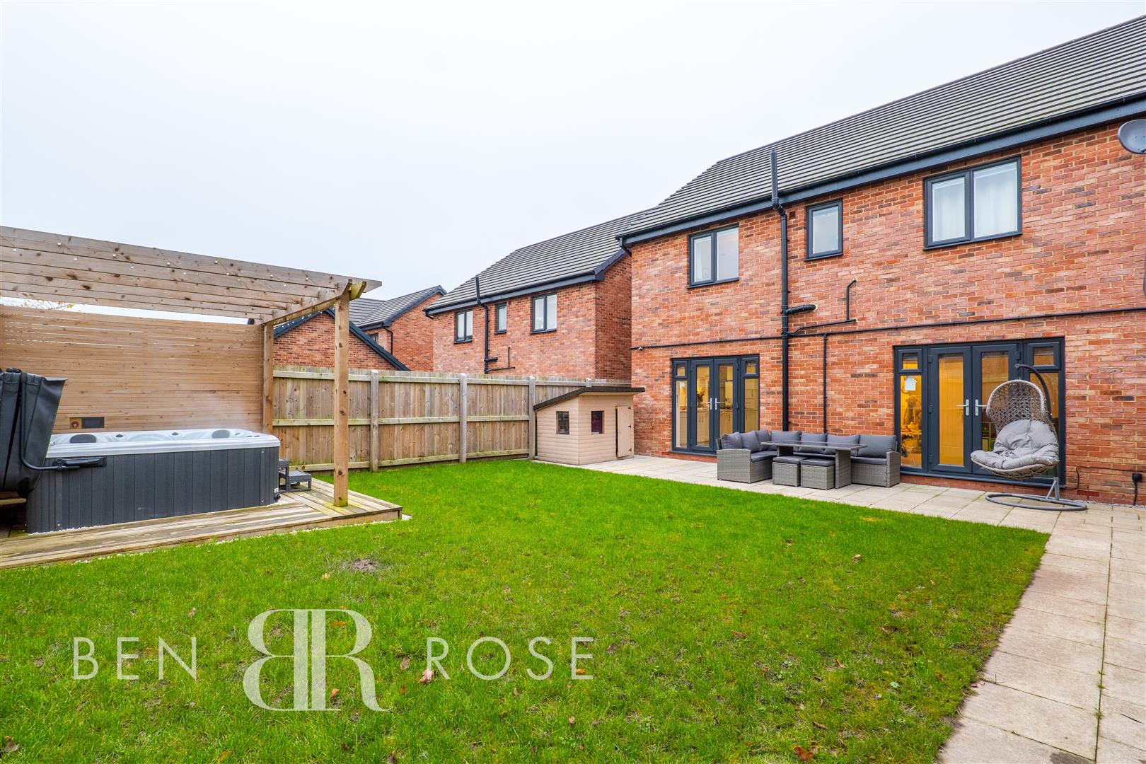 4 bed property in Foxtail Close, Leyland